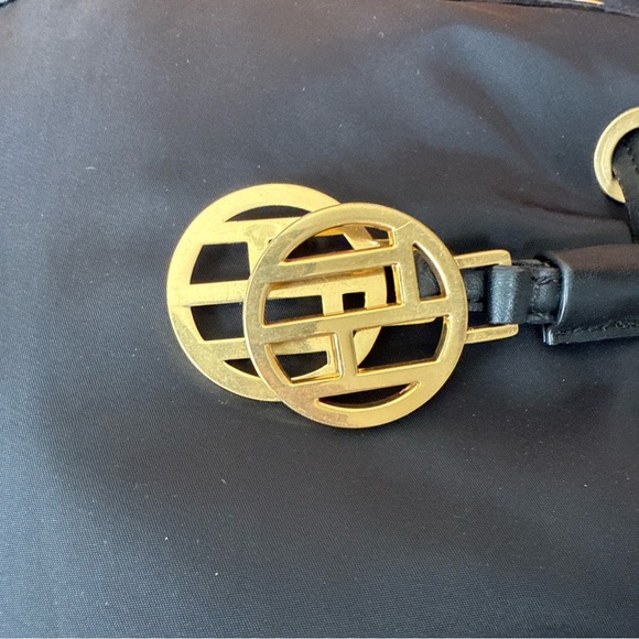 Tommy Hilfiger Womens Black Tote Bag Gold Logo  Magnetic Close - Picture 9 of 14